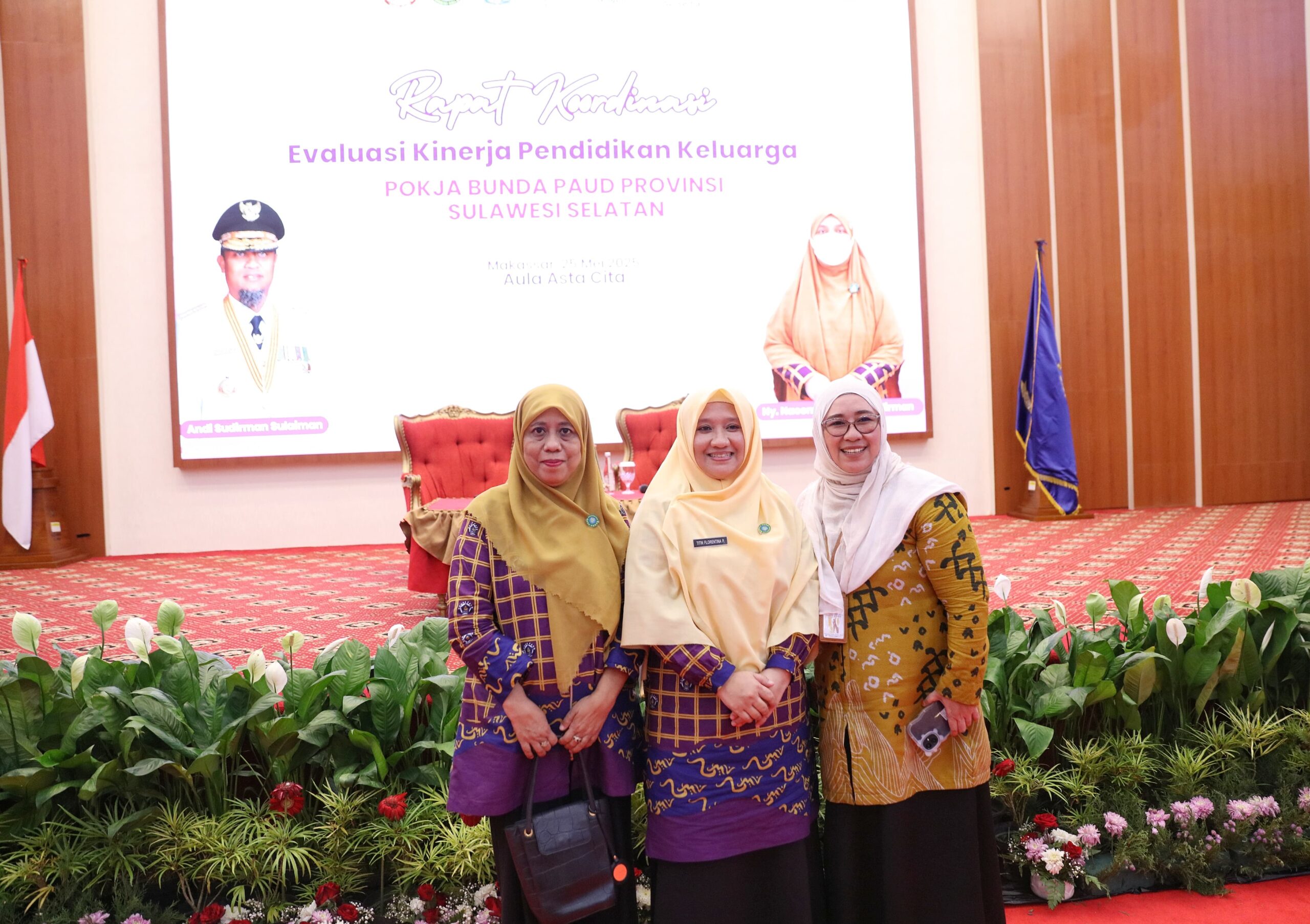 Ketua Pokja Bunda PAUD Kota Makassar Titin Florentina Saat Menghadiri Rapat Koordinasi Evaluasi Kinerja Pendidikan Keluarga Yang Digelar Oleh Pokja PAUD Provinsi Sulawesi Selatan