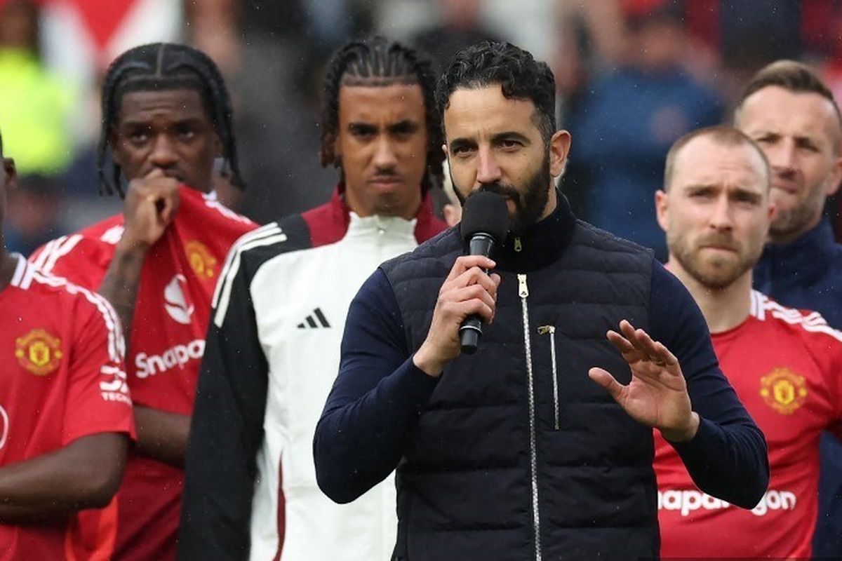 Pelatih Manchester United Ruben Amorim Saat Berbicara Kepala Para Pendukung Setelah Laga Premier League