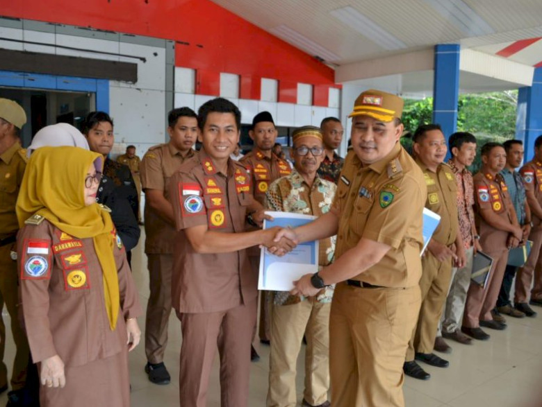 Pemkab Maros Secara Resmi Serahkan Legalitas Koperasi Merah Putih Kepada 22 Desa dan Kelurahan