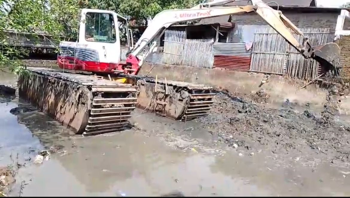Pengerukan Sungai Pammelakkang Jene di di Kecamatan Lau, Kabupaten Maros