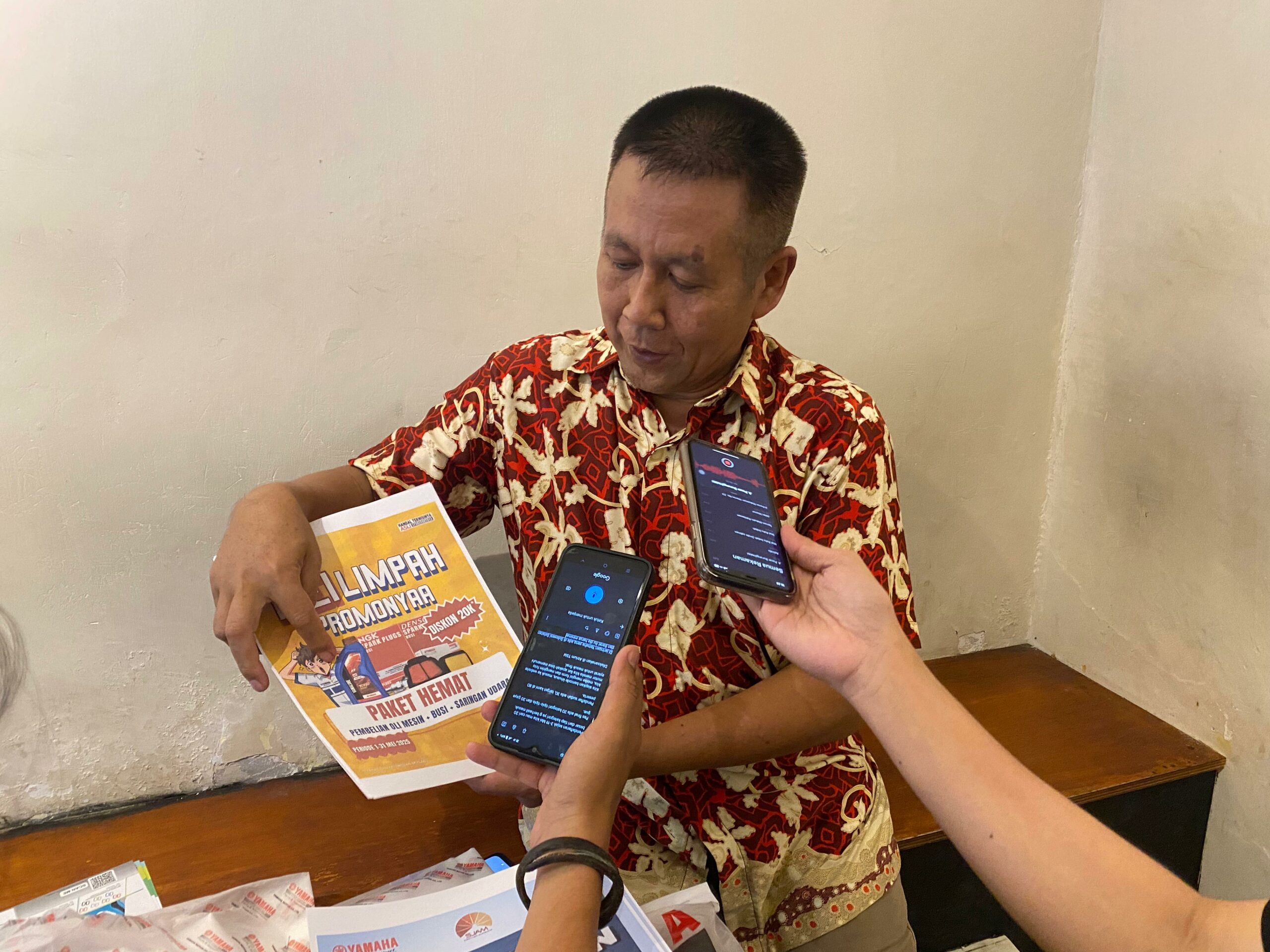 Servis Manager Area Sulselbar PT SJAM, I Ketut Suastika Saat Memaparkan Promo 'Meilimpah'