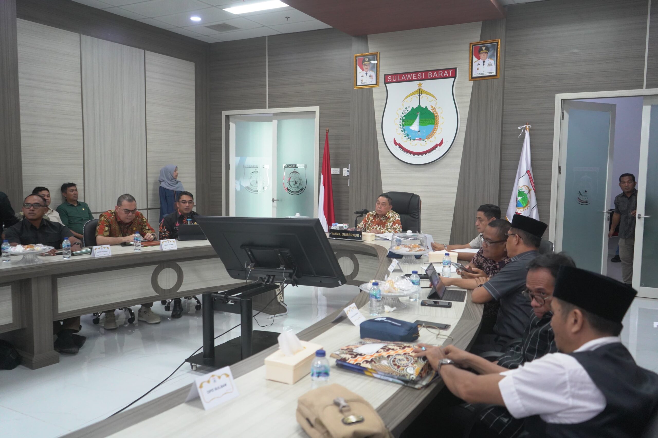 Wakil Gubernur (Wagub) Sulawesi Barat (Sulbar) Salim S Mengga Memimpin Rapat Tim Terpadu Pengendalian dan Evaluasi Izin Usaha Pertambangan Mineral Bukan Logam dan Batuan