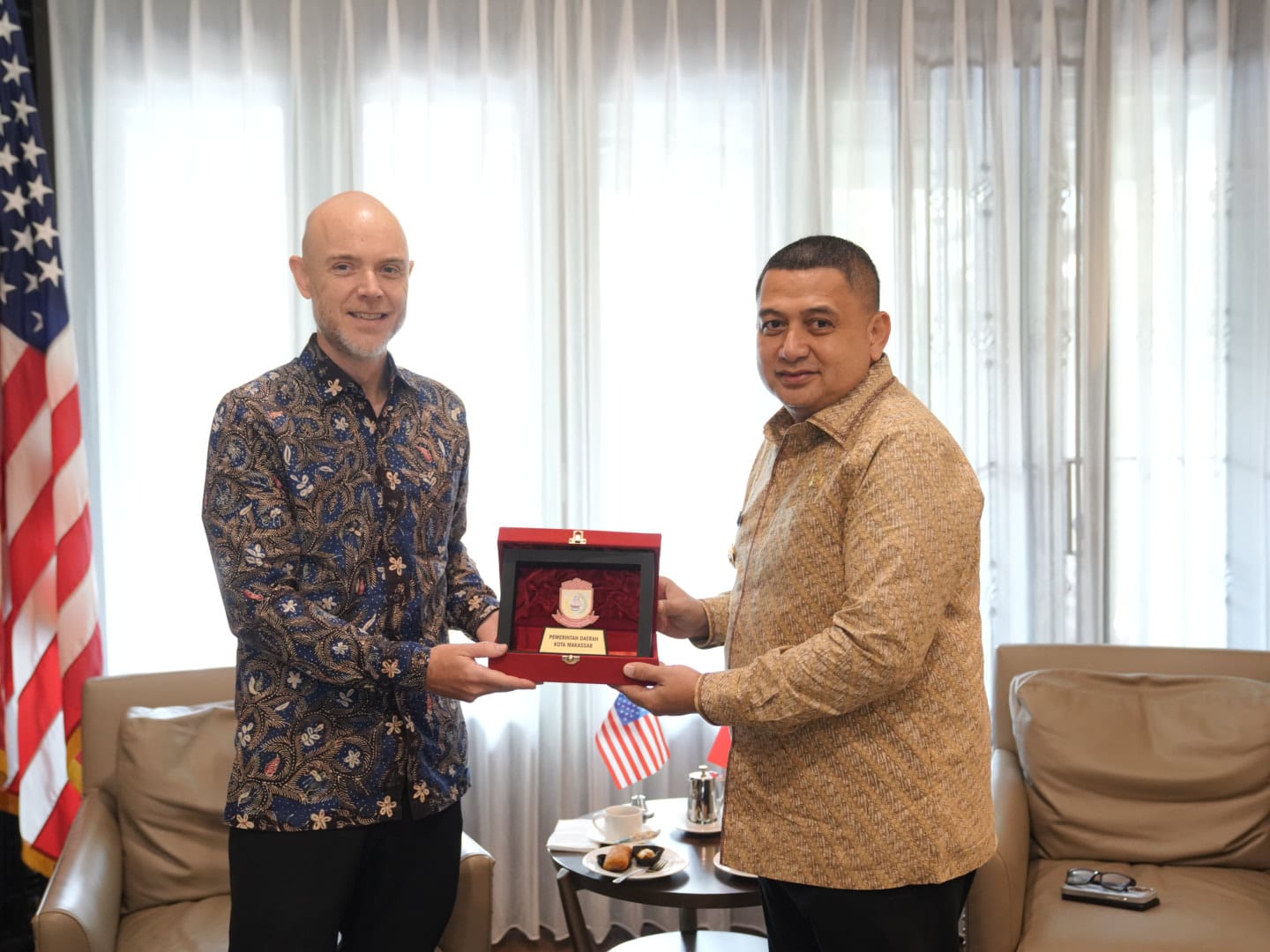 Wali Kota Makassar Saat Bertemu Dengan Konsul Jenderal (Konjen) Amerika Serikat, Christopher Green