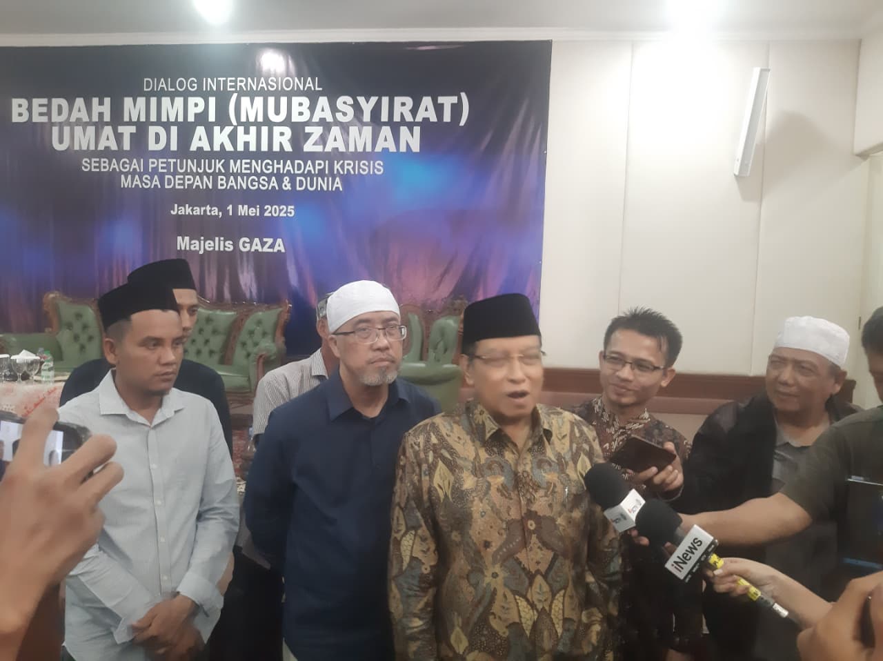 Majelis Gerakan Akhir Zaman (GAZA) menggelar forum strategis berskala internasional bertajuk "Refleksi Spiritual Mubasyirat (Mimpi Benar) untuk Menghadapi Krisis Masa Depan Bangsa dan Dunia" pada Kamis (1/5/2025) di Aula Pondok Pesantren Luhur Al-Tsaqafah, Jakarta Selatan