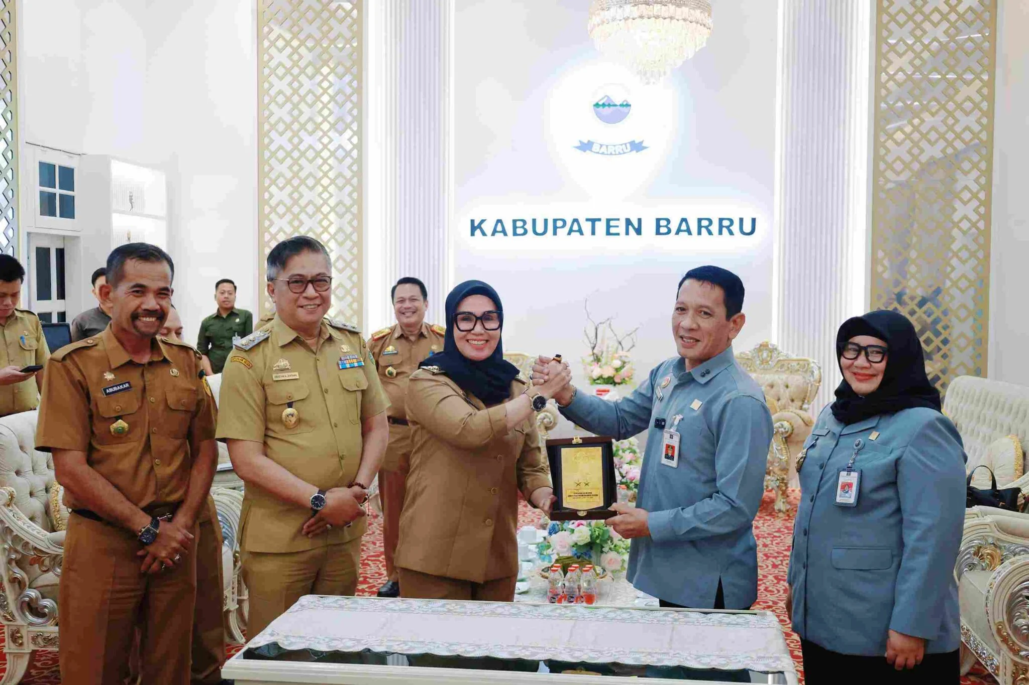 Pemkab Barru dan Kemenkum Sulsel Teken MoU Perkuat Layanan Hukum dan Produk Regulasi