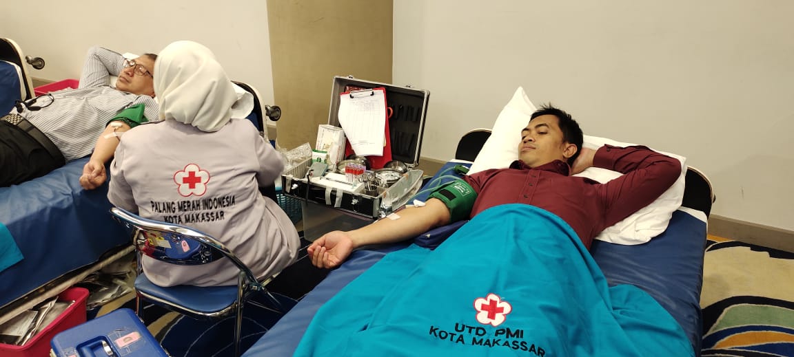 Aksi Donor Darah HUT ke-13 Aston Makassar, Kumpulkan 52 Kantong