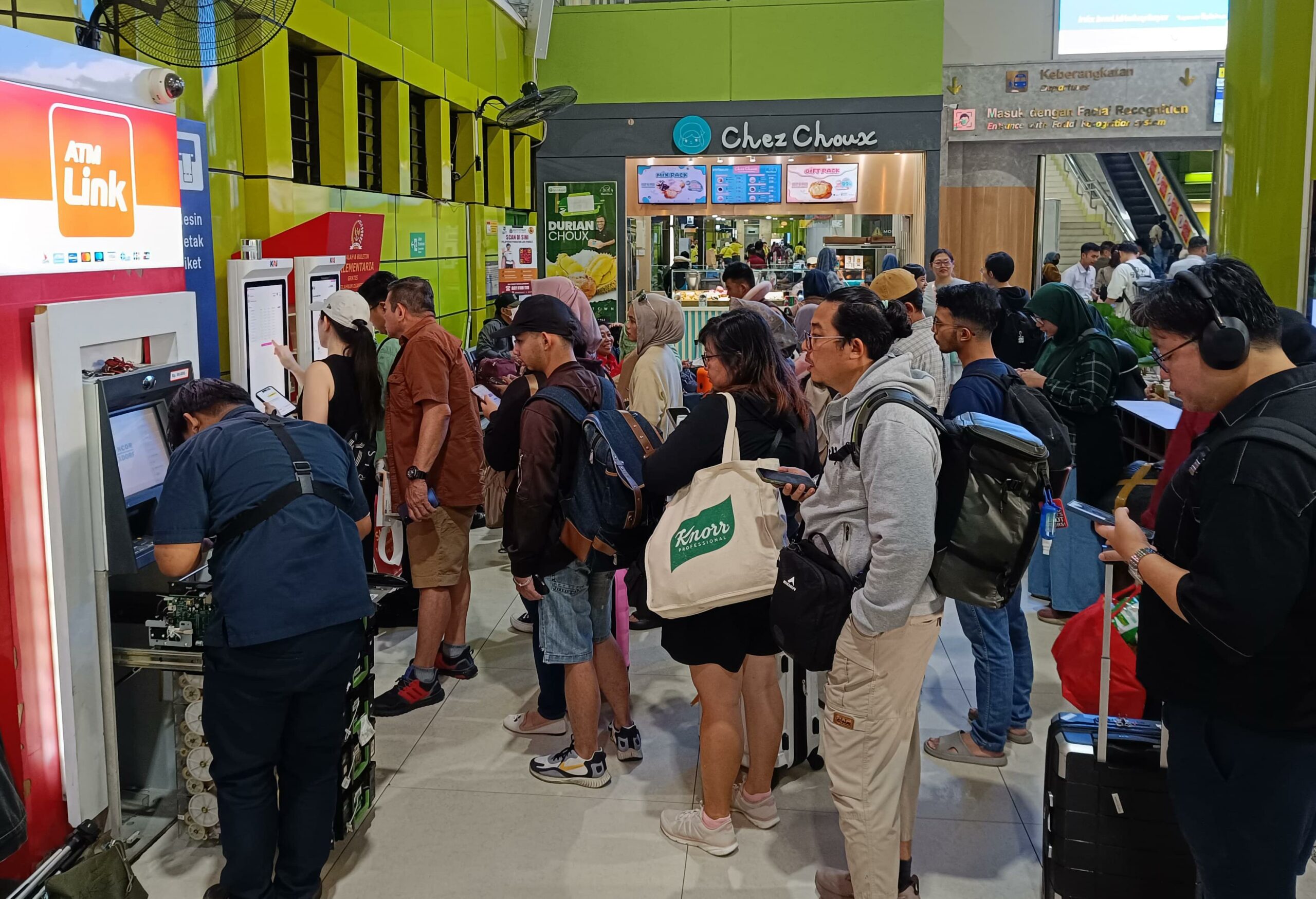 Lonjakan Penumpang KA Selama Libur Waisak, Daop 1 KAI Jakarta Operasikan 5 KA Tambahan per Hari