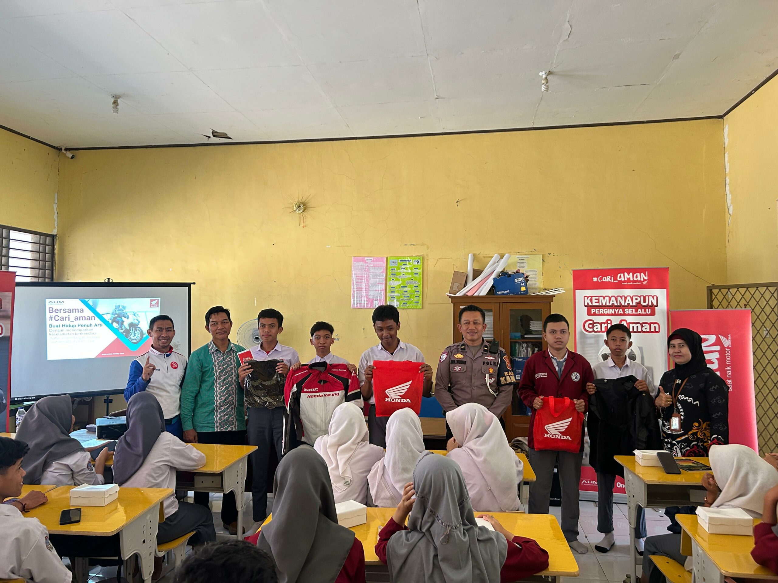 Asmo Sulsel dan Polres Gowa Gelar Edukasi Safety Riding di SMKN 4 Gowa