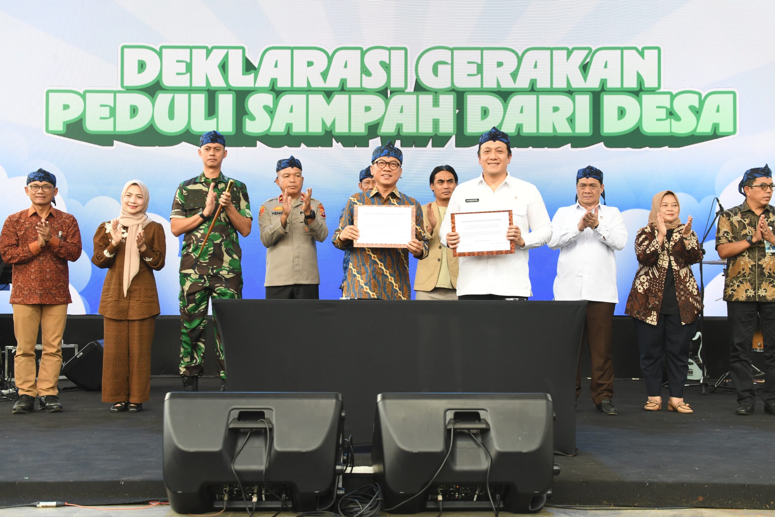Mendes Yandri Pimpin Deklarasi Nasional Gerakan Desa Peduli Sampah