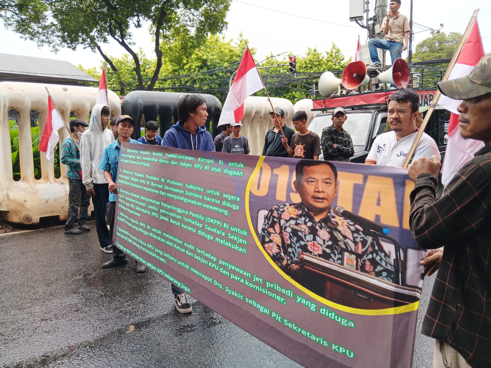 Diduga Lakukan Nepotisme, LKBHMI Minta Presiden Copot Sekjen KPU