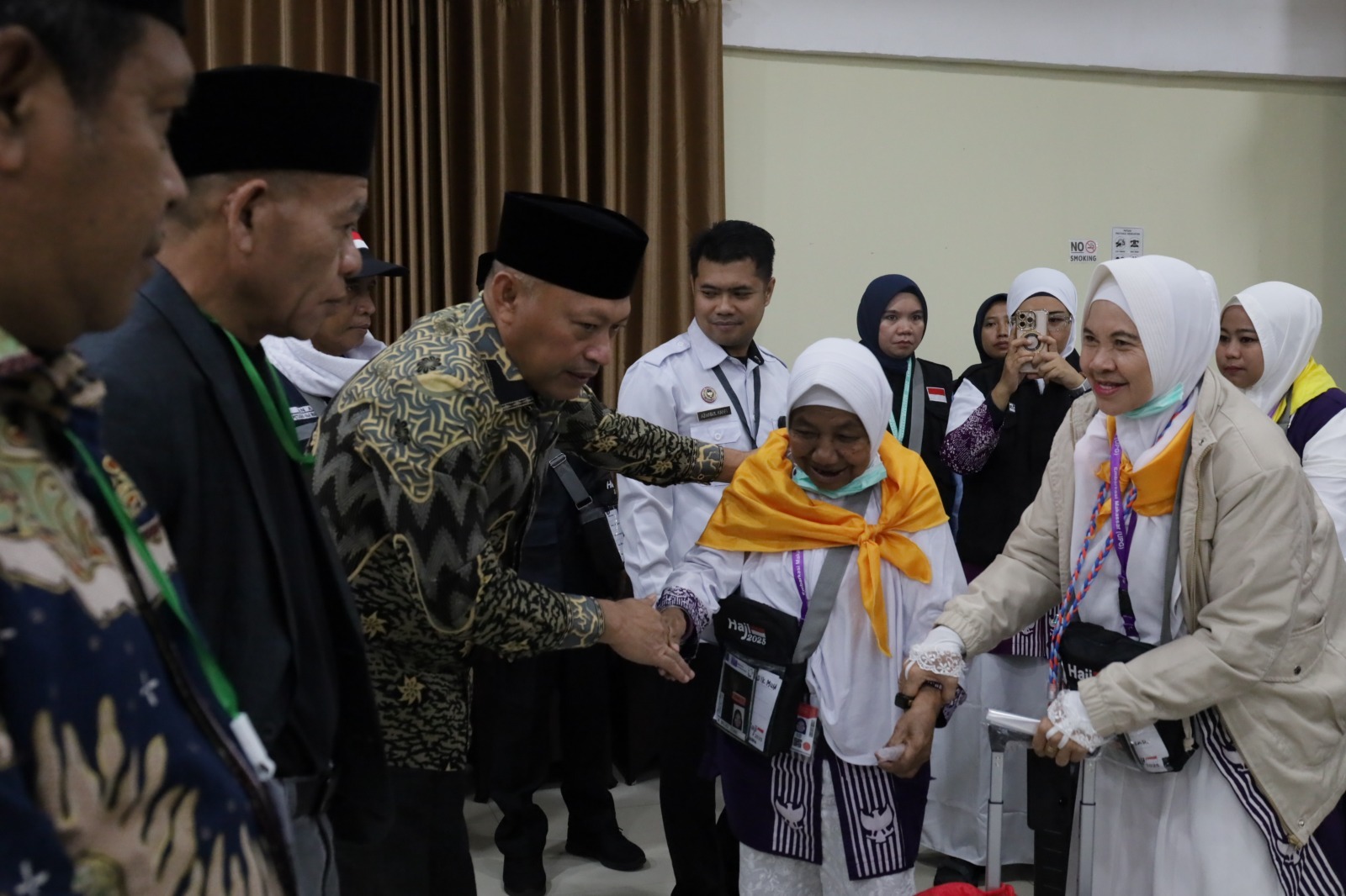 17 Tahun Menabung, Nenek Penyapu Jalan Asal Ternate Wujudkan Impian Berhaji