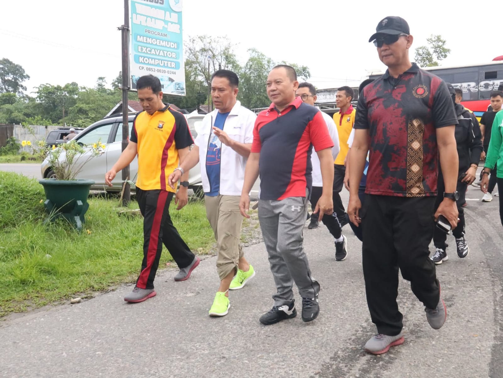 Anggota DPRD Luwu Utara dari Fraksi Partai NasDem, Awaluddin, Turut Meramaikan Kegiatan Olahraga Bersama Dalam Rangka Memperingati Hari Bhayangkara ke-79 Tahun 2025