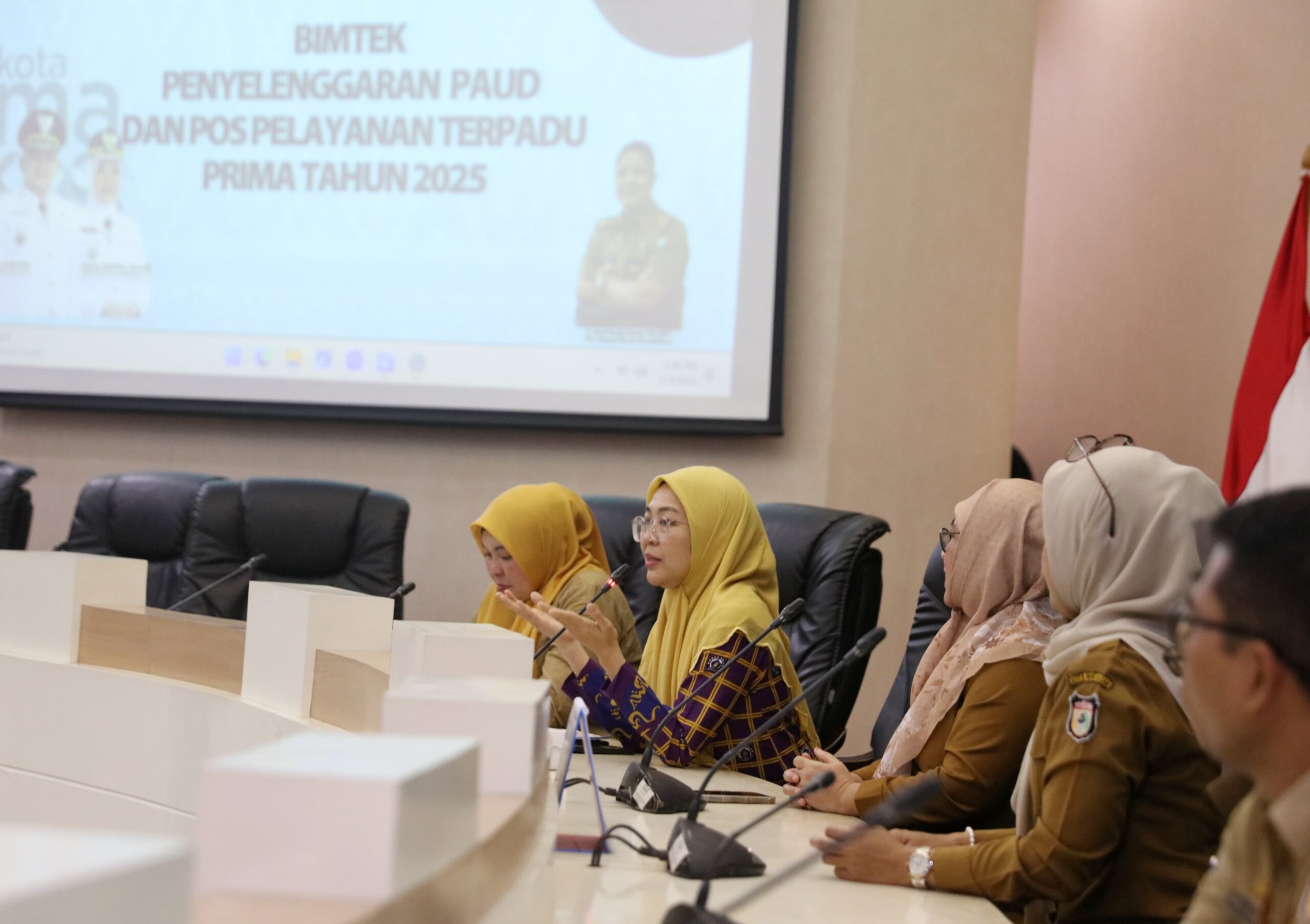 Bunda PAUD Makassar, Melinda Aksa Saat Memberikan Arahan Dalam Bimtek Penyelenggaraan PAUD dan Posyandu Prima