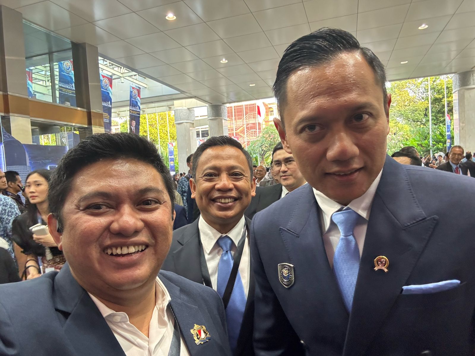 Direktur Karya Pratama Cargo, Syahrul Natsir bersama Menteri Koordinator Bidang Infrastruktur dan Pembangunan Kewilayahan (Menko IPK), Agus Harimurti Yudhoyono (AHY). (Ist)