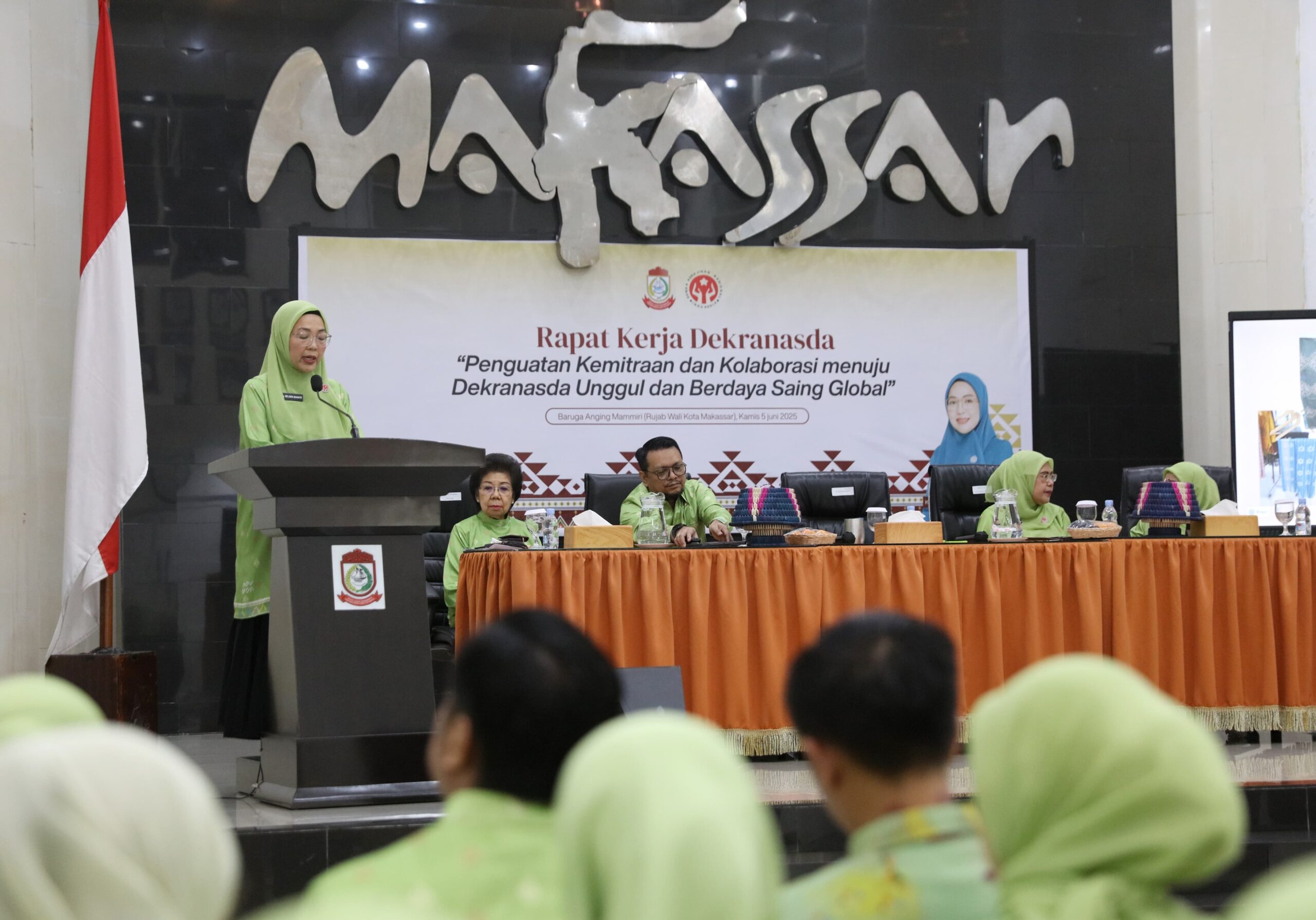 Melinda Aksa Saat Memimpin Rapat Kerja Dekranasda 2025