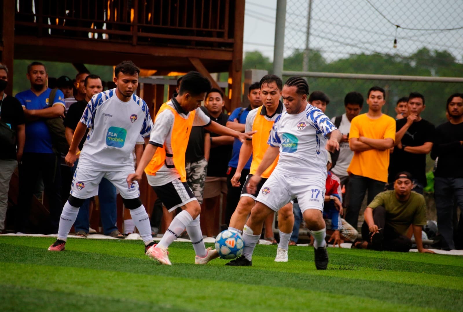 PLN Kampanyekan Energi Ramah Lingkungan Melalui Mini Soccer Competition 2025 di Parepare