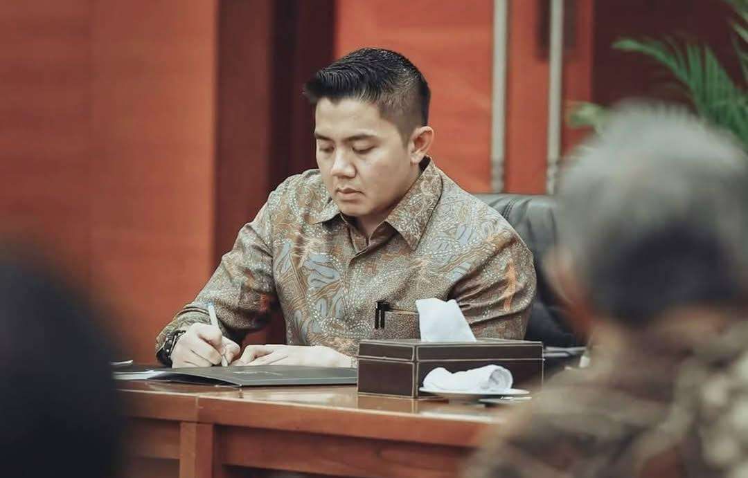Seskab Teddy Balas Kritikan Dino Patti Djalal Soal Kunker Luar Negeri Prabowo