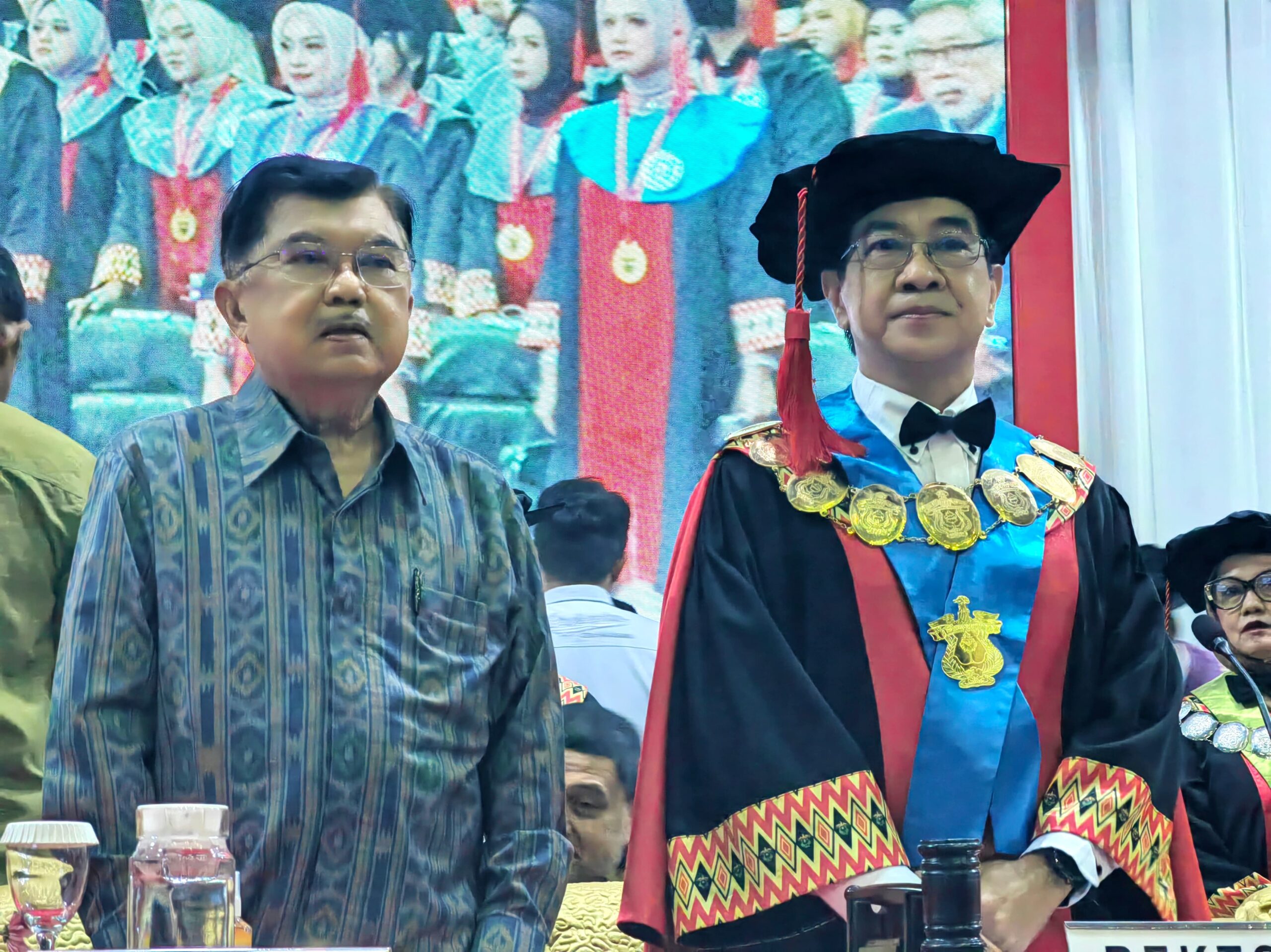 Wakil Presiden RI ke-10 dan 12 Jusuf Kalla alias JK Saat Menghadiri Orasi Ilmiah Orasi Ilmiah Di Acara Wisuda Mahasiswa Universitas Hasanuddin (Unhas) Tahun 2024-2025