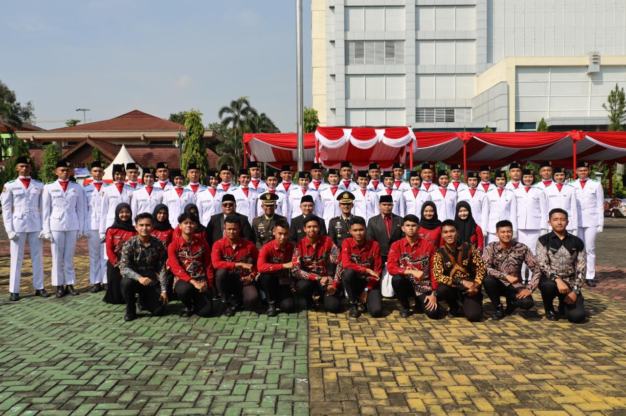 Wakil Wali Kota Bekasi, Abdul Harris Bobihoe Memimpin Upacara Peringatan Hari Lahir Pancasila di Plaza Pemkot Bekasi