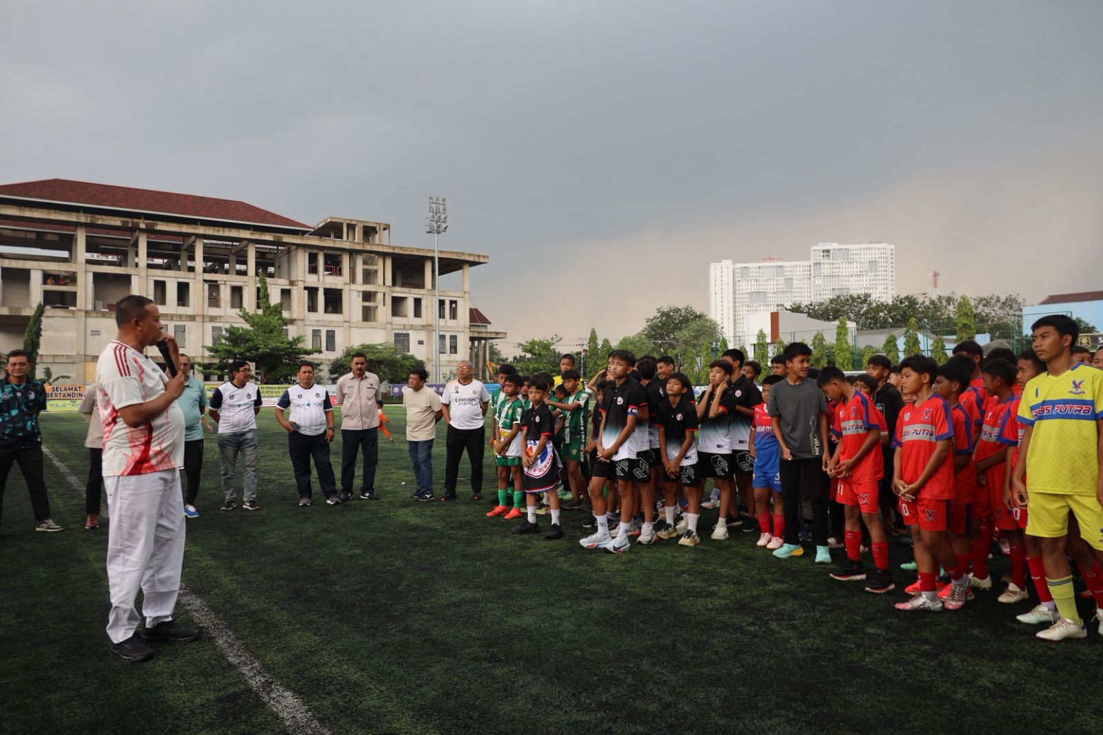 Wali Kota Bekasi, Tri Adhianto, Saat Berbicara Dihadapan Para Pemain Soeratin Cup 2025