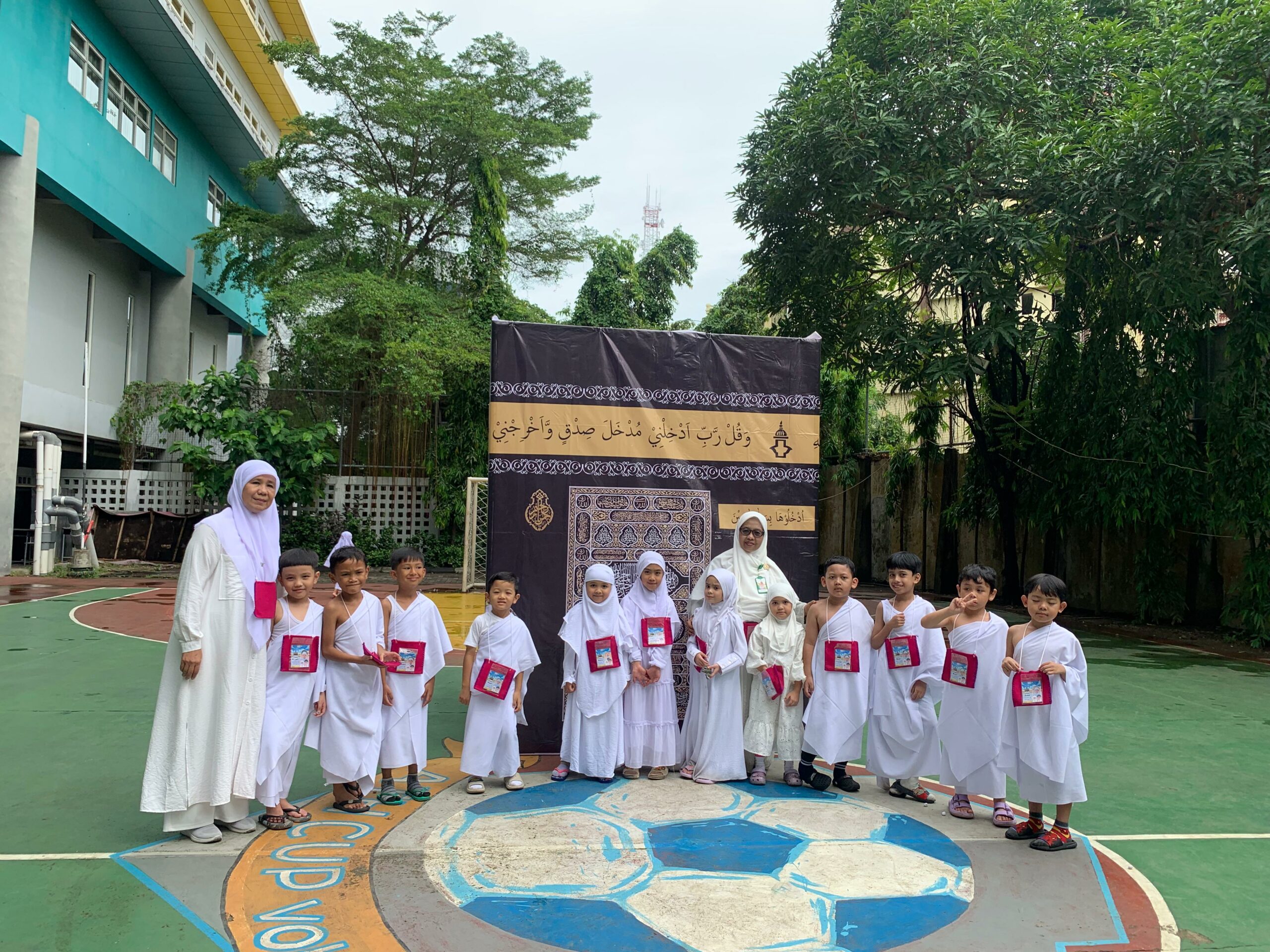 Yuk! Intip Keseruan Anak-anak TK Islam Athirah Makassar Praktik Manasik Haji