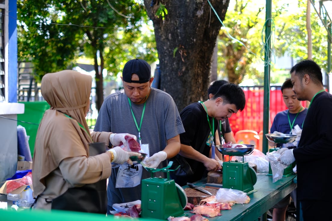 Peduli Masyarakat Sekitar, Pelindo Regional 4 Salurkan Daging Qurban di Hari Raya Iduladha