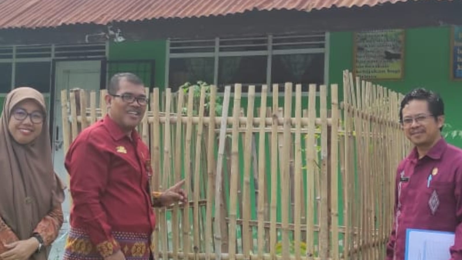 Tim Monitoring Asta Aksi dari Seksi Pendidikan Madrasah Kantor Kementerian Agama (Kankemenag) Kabupaten Bantaeng Melakukan Pemantauan Terhadap Keberlanjutan Program Penanaman 1 Juta Pohon
