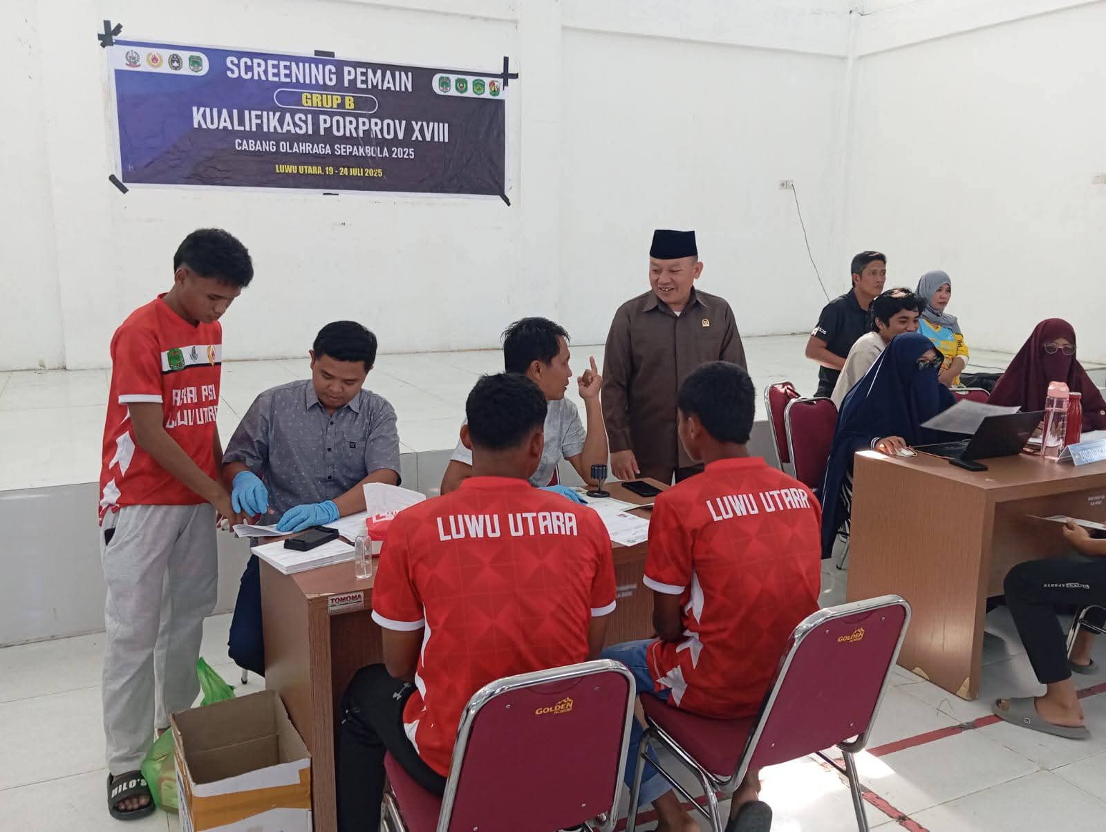 Ketua Panitia Porprov XVIII Sulsel Tinjau Langsung Screening Pemain Sepak Bola di Masamba