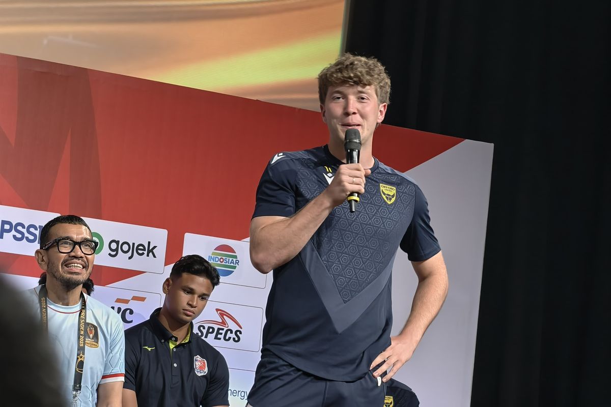 Pemain Oxford United, Ole Romeny Saat Konferensi Pers Jelang Pembukaan Piala Presiden 2025