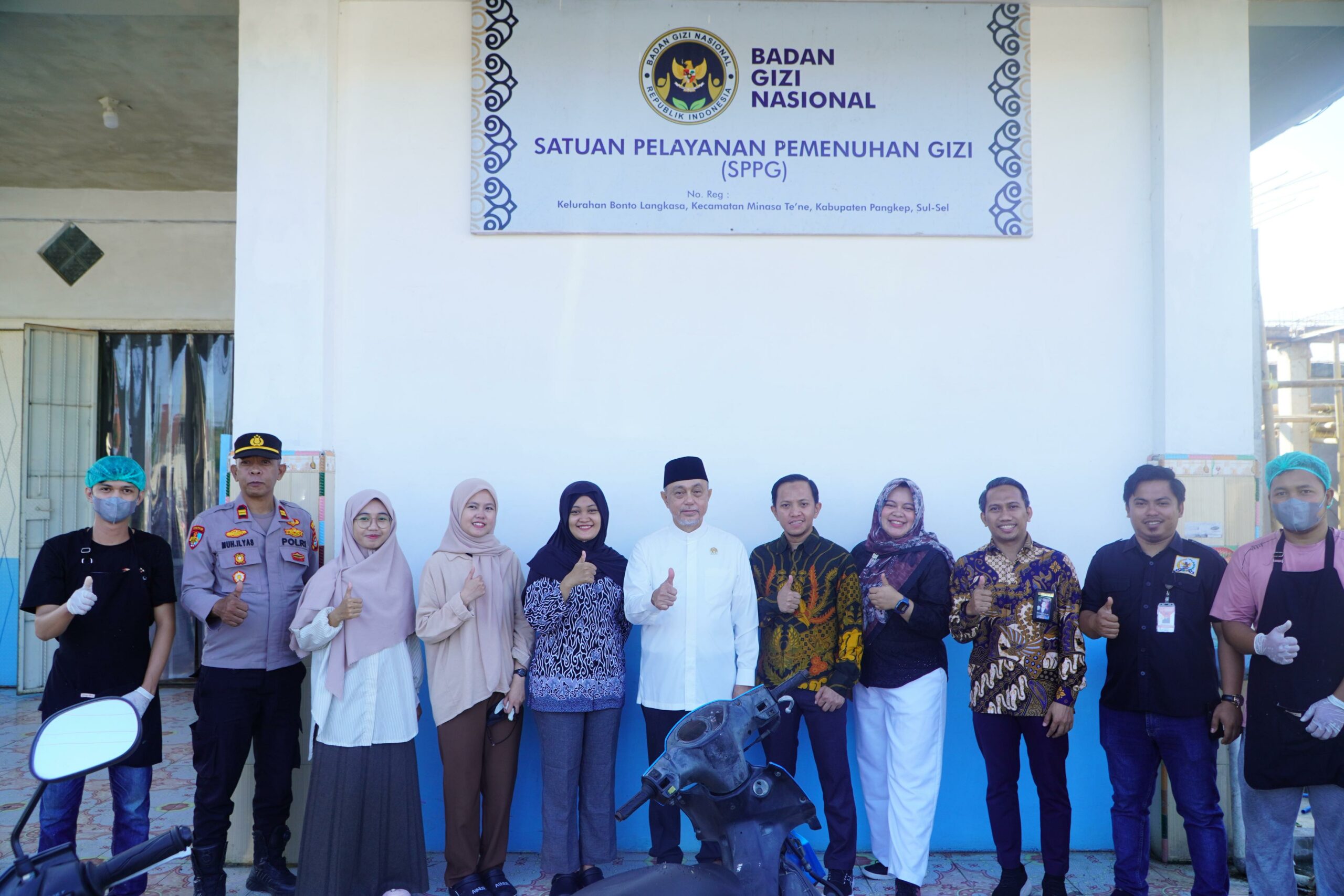 Wakil Ketua Dewan Perwakilan Daerah Republik Indonesia (DPD RI) Tamsil Linrung Saat Melakukan Kunjungan ke Satuan Pelayanan Pemenuhan Gizi (SPPG)