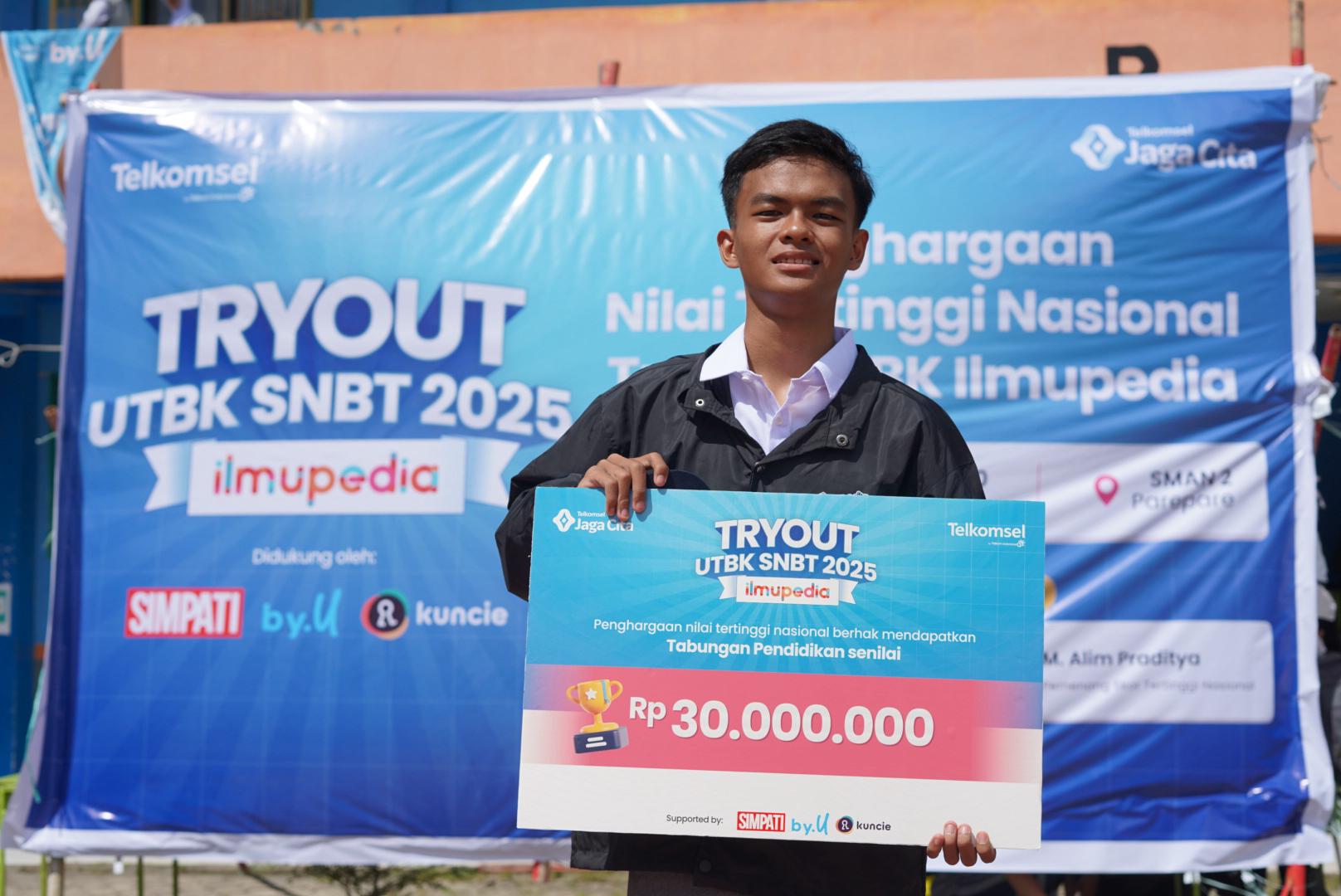 Raih Top Scorer Tryout UTBK, Telkomsel Beri Bantuan Pendidikan Alumnus SMAN 2 Parepare