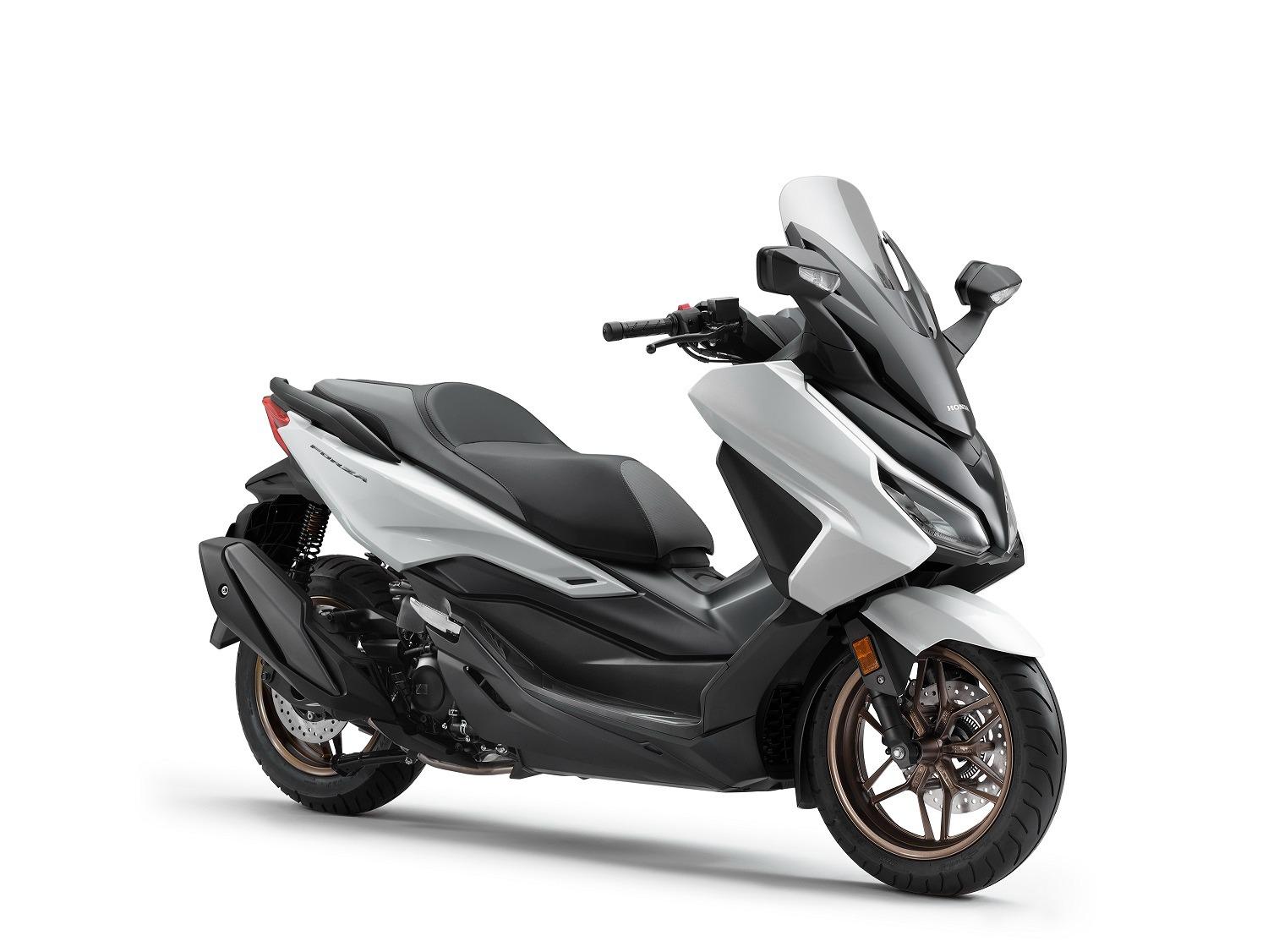 Makin Canggih, Honda Forza Kini Hadir dengan Panel Meter TFT dan Warna Eksklusif