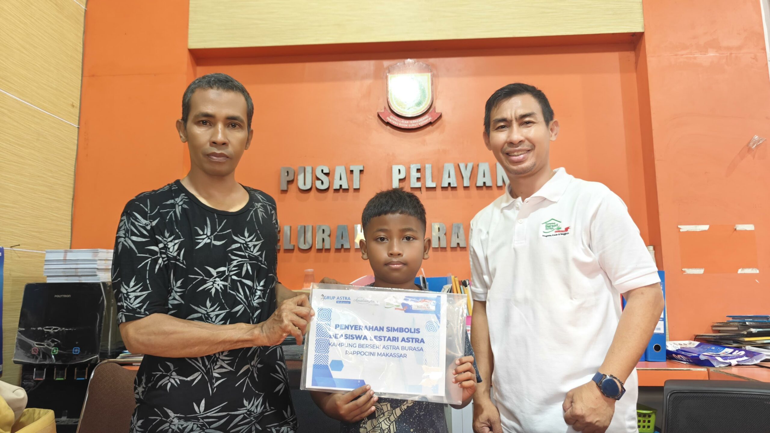 Astra Grup Makassar Salurkan Beasiswa Lestari untuk Anak SD dan SMP