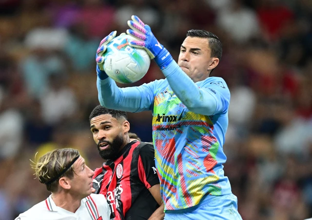Aksi Emil Audero Saat AC Milan vs Cremonese Dalam Laga Pekan Pertama Liga Italia 2025/2026