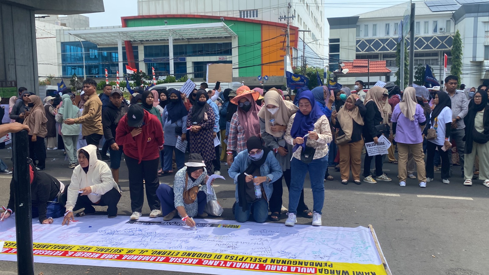 Warga Alamanda Tolak Lokasi PLTSa Dekat Permukiman