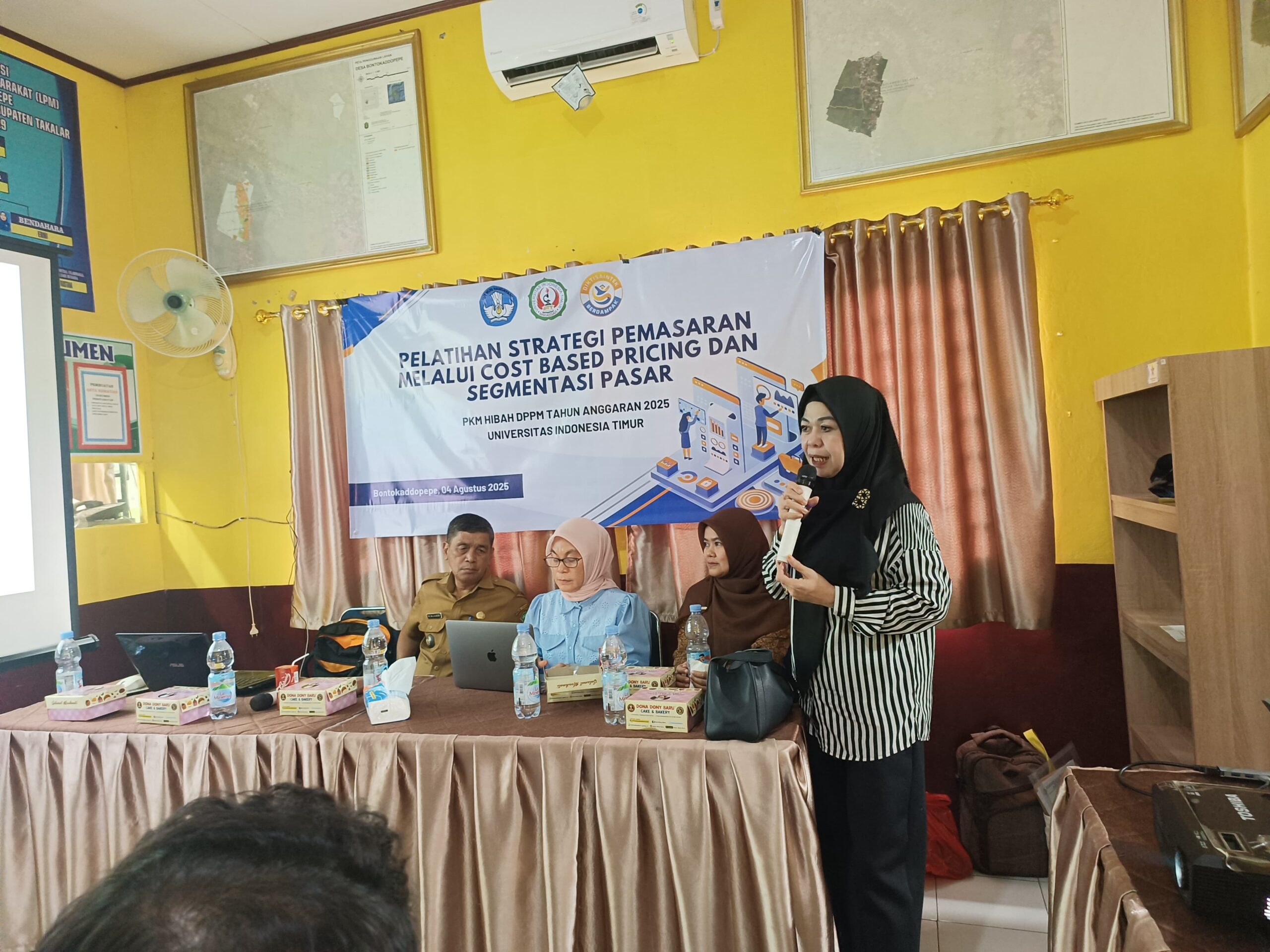 Tim PKM UIT-UNIBOS Gandeng Warga Bontokaddopepe Ciptakan Pakan Mandiri