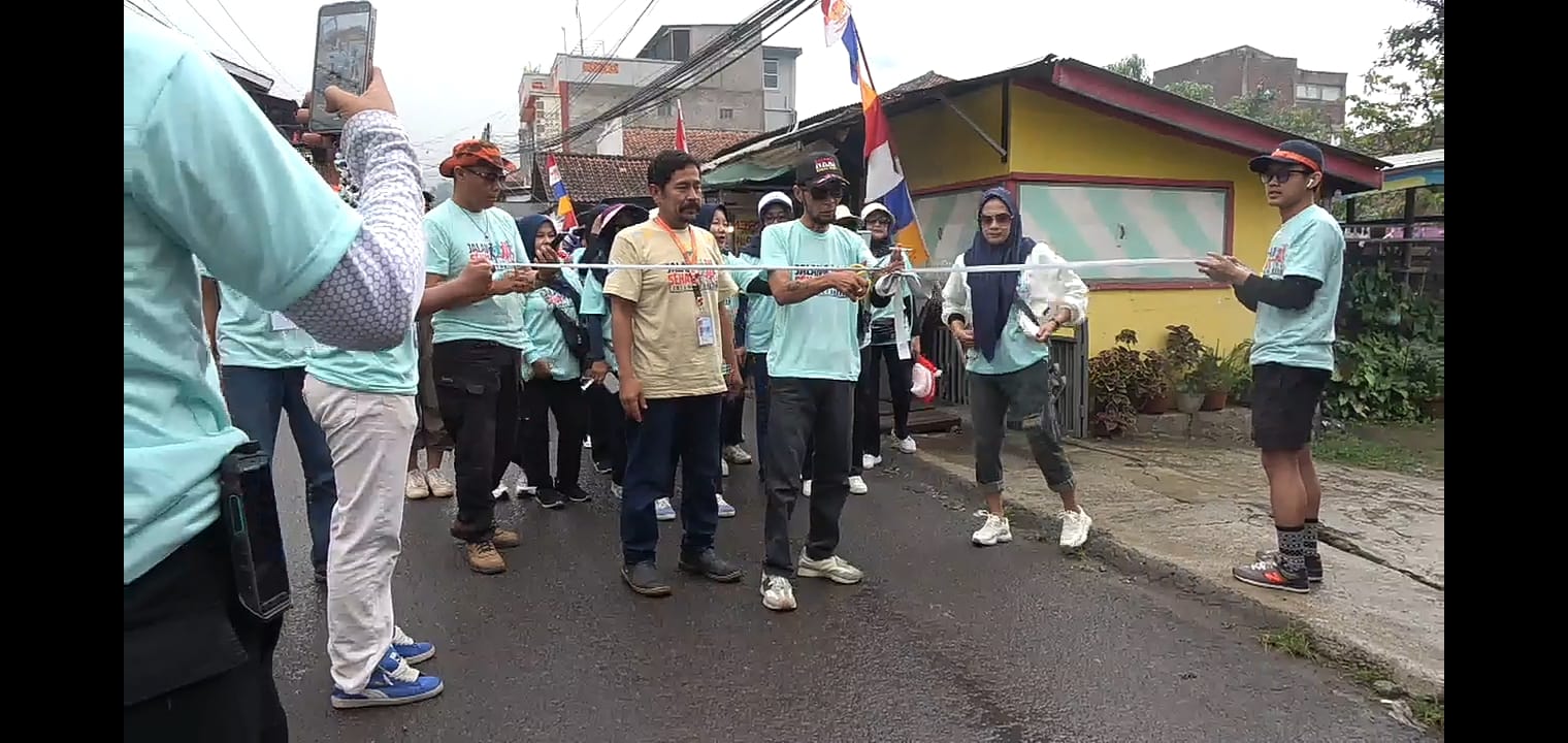 Jalan Sehat Diguyur Hujan, Puluhan Emak-emak Rajut Kebersamaan Peringati Hari Kemerdekaan