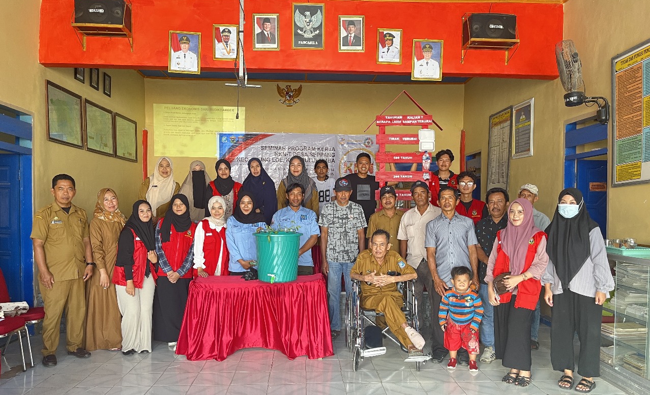 Mahasiswa KKN Unhas Ajak Warga Desa Seppang Mandiri Pangan Lewat Inovasi Budikdamber