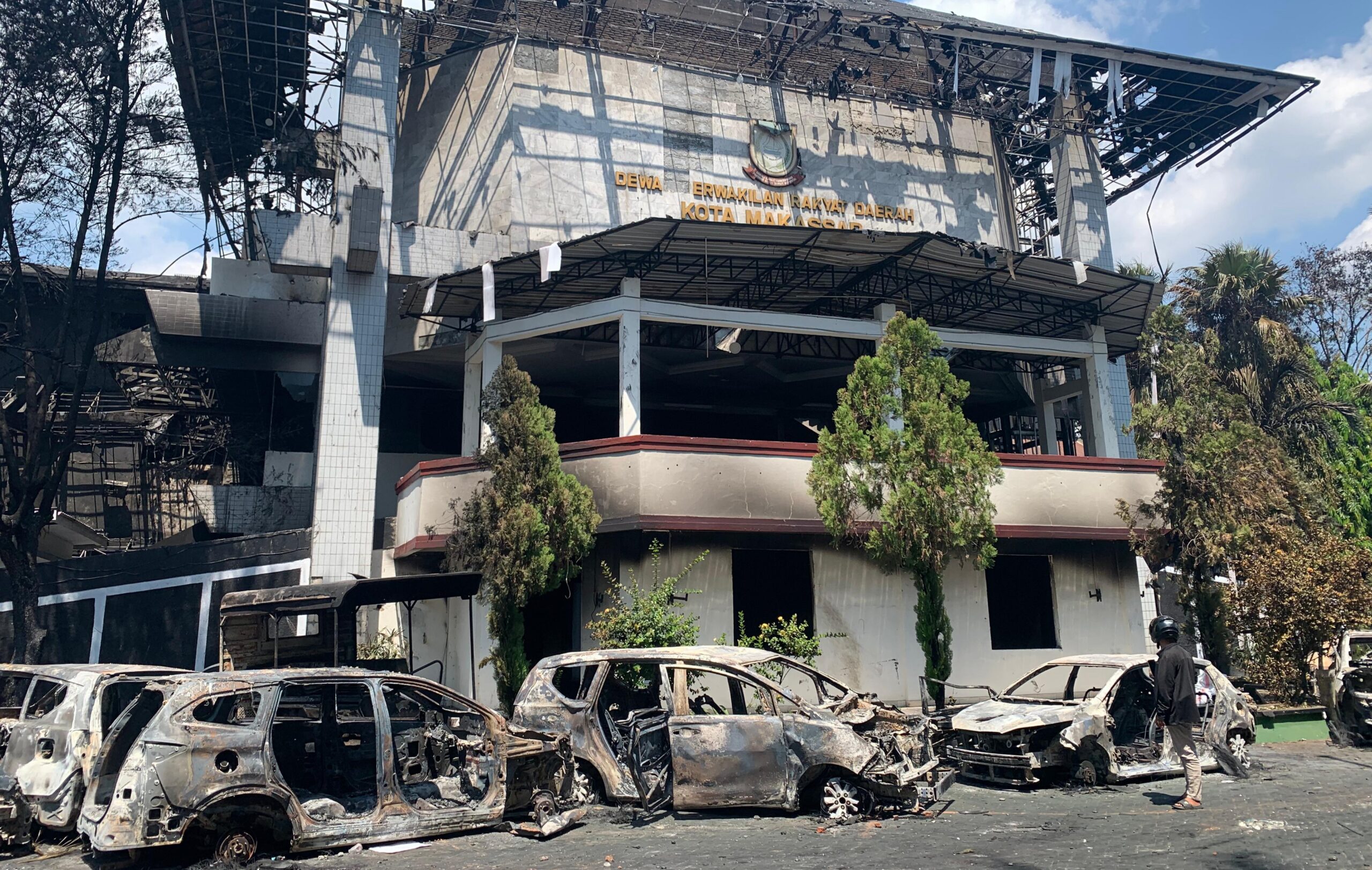 Kebakaran di Gedung DPRD Makassar: 67 Mobil dan 15 Motor Ludes Terbakar