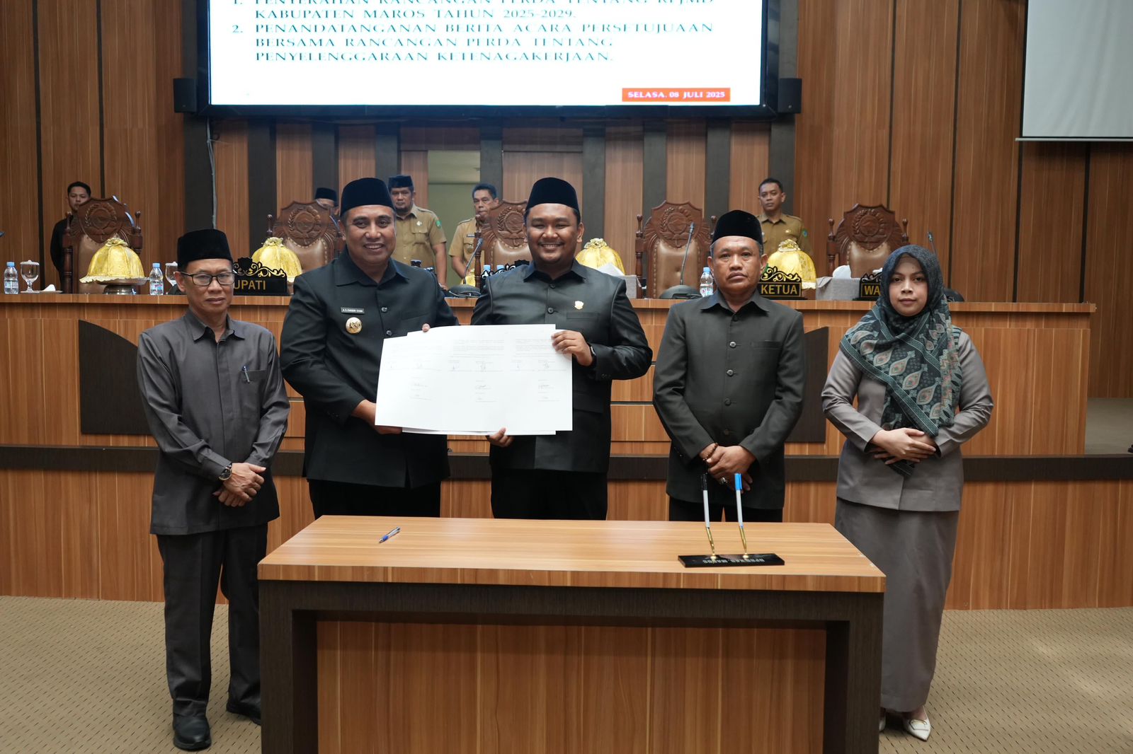 Pemkab Maros Ajukan Rancangan Peraturan Daerah (Ranperda) Tentang Ketenagakerjaan Dalam Rapat Paripurna DPRD Maros