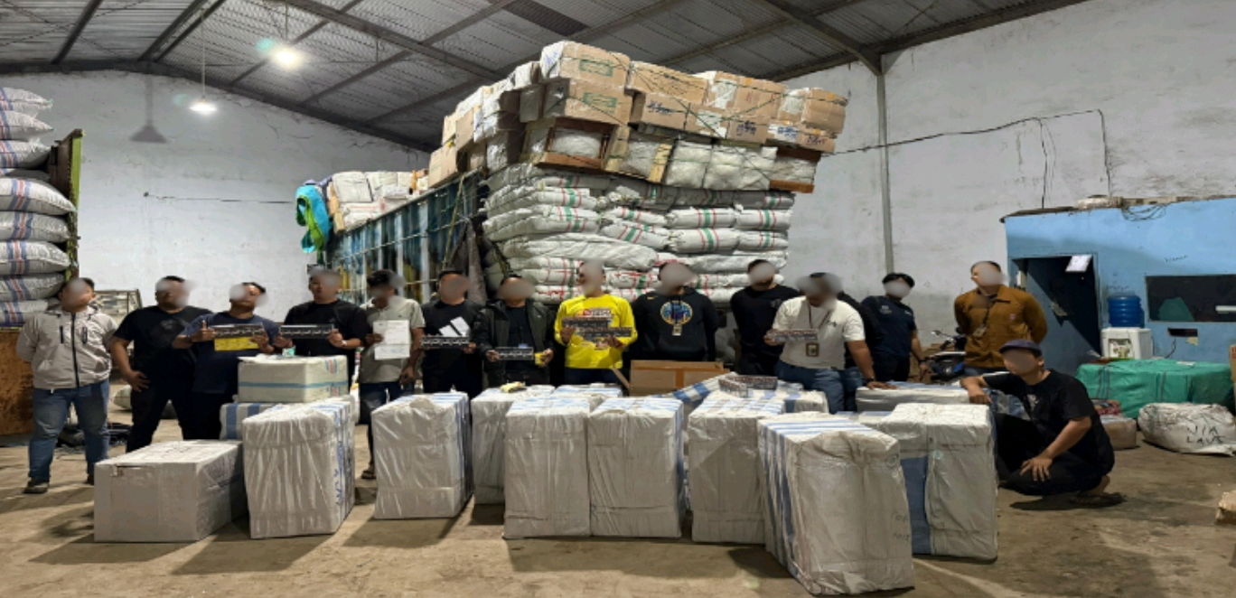 Bea Cukai Sita 414 Ribu Batang Rokok Ilegal di Pelabuhan Makassar