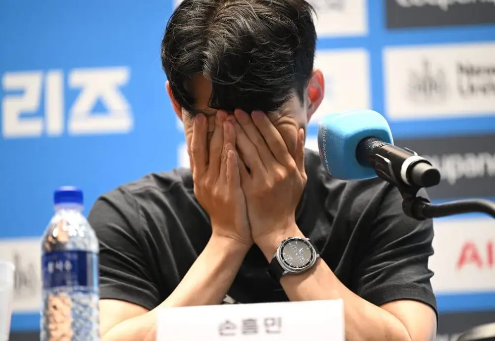 Son Heung Min Menangis Saat Konferensi Pers