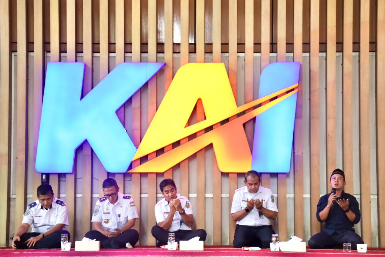 Jaga Keselamatan Perjalanan KA, KAI Daop 1 dan BTP Jakarta Gelar Doa Bersama