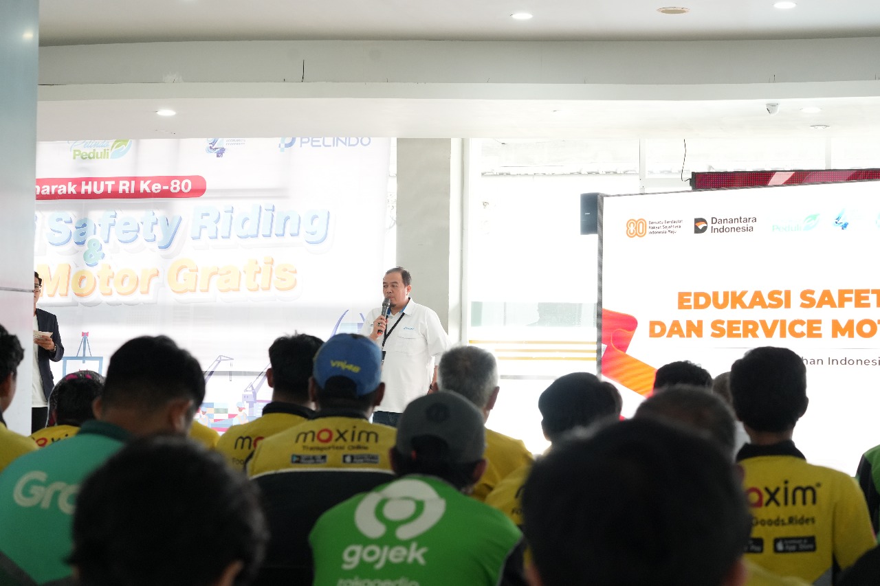 Pelindo Semarakkan HUT Kemerdekaan RI dengan Edukasi Safety Riding 80 Ojol di Makassar