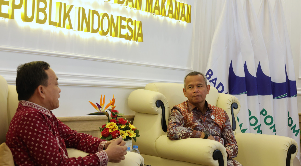 Sekretaris Utama BPOM RI Jayadi, dan Dubes RI untuk Sudan, Sunarko, menandai komitmen Indonesia memperkuat kerja sama kesehatan pasca konflik Sudan. (Ist)