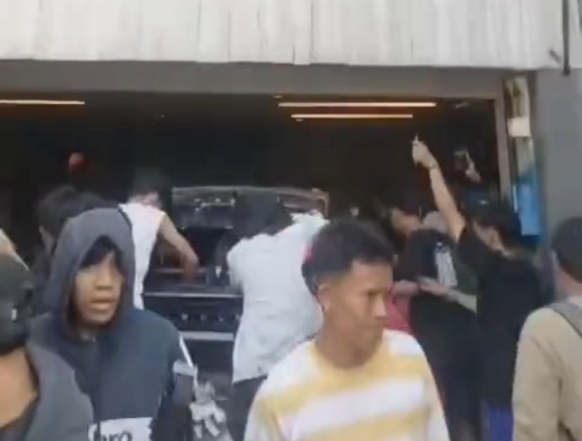 Buntut Pernyataan Kontroversial, Rumah Ahmad Sahroni hingga Kantor NasDem Digeruduk Massa