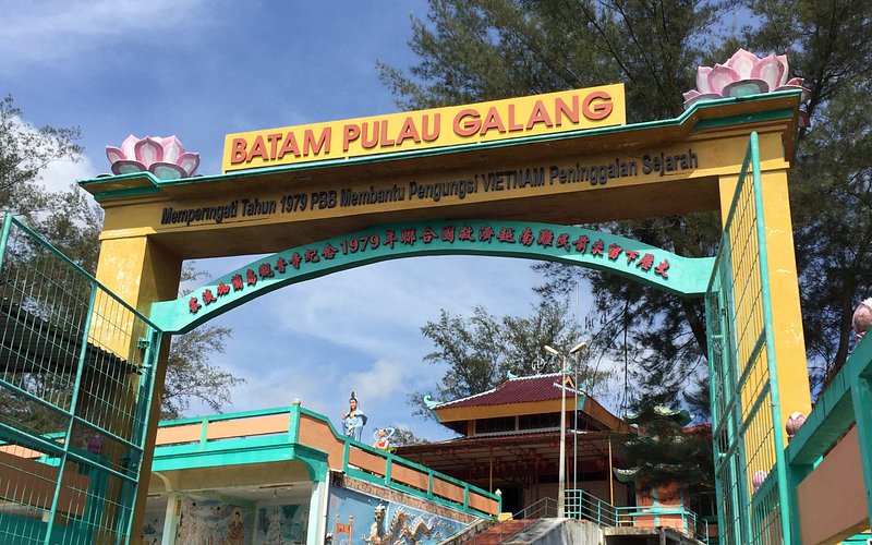 gerbang menuju vihara