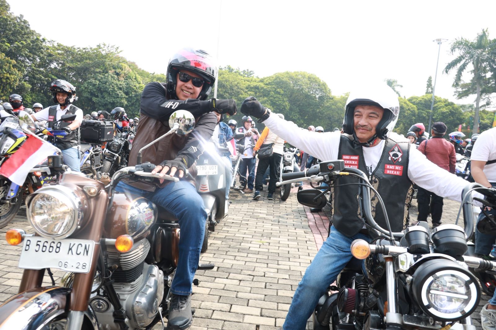 Sambut HUT RI ke-80, Wali Kota dan Wawali Bekasi Sunmori Bareng Ratusan Rider