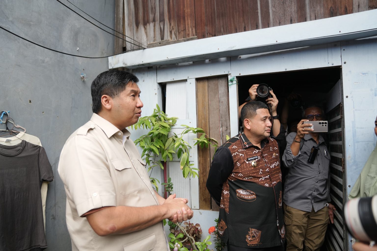 Munafri Dampingi Mendagri dan Menteri PKP Tinjau Kawasan Kumuh di Pampang