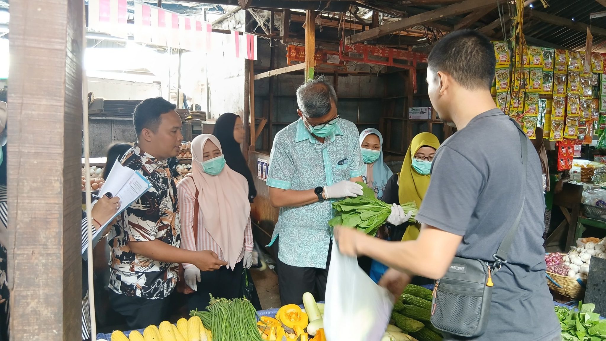DKP Kota Makassar Kembali Melakukan Pengawasan PSAT di Pasar Pabaeng-baeng